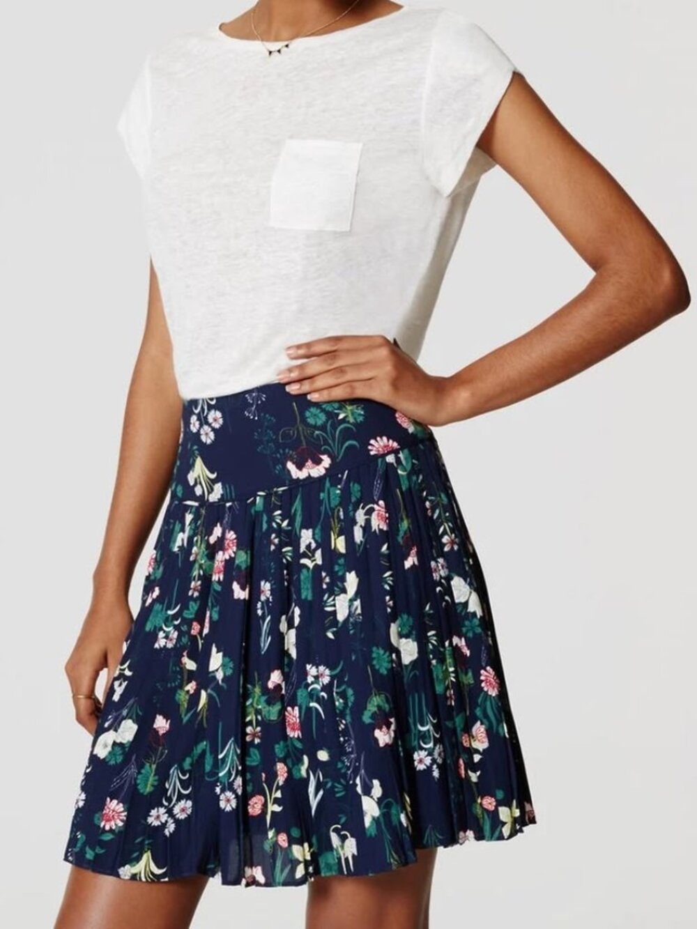 LOFT Women’s Sz 10 Navy Floral Pleated Mini Skirt - Picture 1 of 10